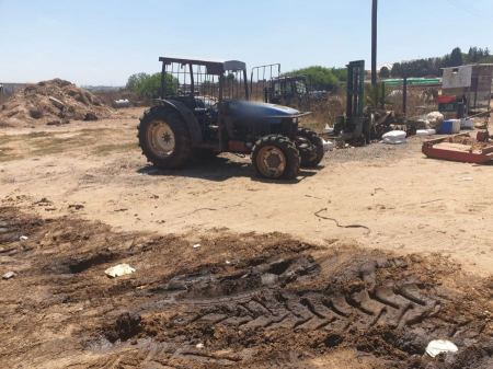 النقب : اتهام مشتبهين بسرقة مركبة، وجرار زراعي "تراكتور" 